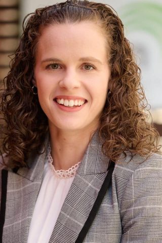 DWM_Courtney_Profile_pic_cropped